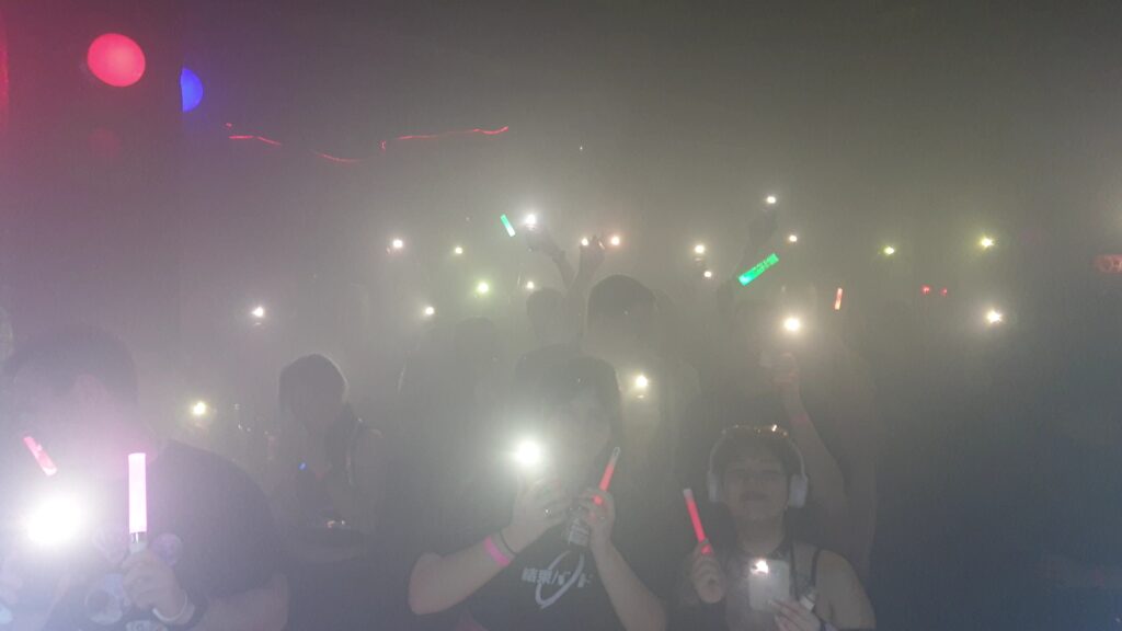 Crowd during Mega_cursed